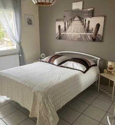 Boisset-Saint-Priest Bed & Breakfast | Chambre calme dans villa