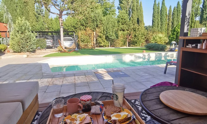 Le Cannet-des-Maures Bed & Breakfast | Chambre d'hôte Beach cottage in the heart of the Var, pool and jacuzzi