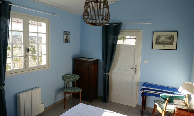 Loix House | Chambre D'hôte Indépendante, au Milieu D'un Jardin Arboré