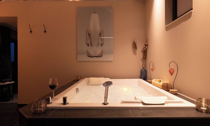 Boeseghem Bed & Breakfast | Chambre d'hôte with private spa, whirlpool bath and infrared sauna