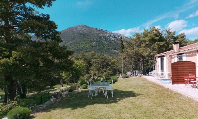 La Roque-Esclapon Bed & Breakfast | Chambre d'Hôtes at 1035m altitude - 30 min from the Gorges du Verdon and the lakes