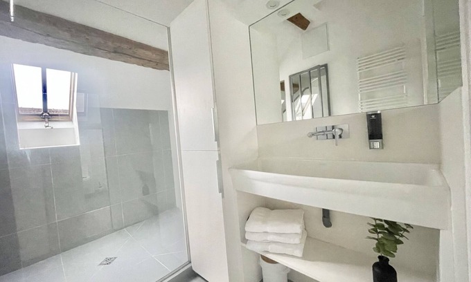 Saint-Germain-sur-Morin Bed & Breakfast | Chambre Triple Avec Salle de Bains Privative à 10 Minutes de Disneyland Paris