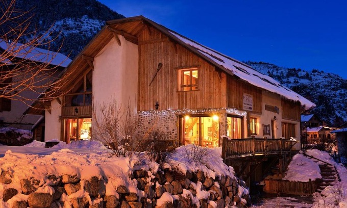 Saint-Martin-de-Queyrieres Bed & Breakfast | Chambres d'Hôte le Brin de Paille