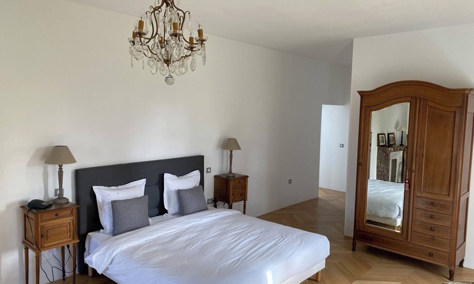 Montmarault Apartment | Chambre Jean in Château Camus