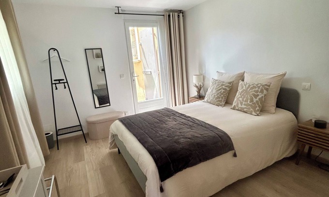 Taillades House | Chambre L - At the foot of the Luberon