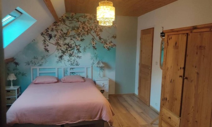 Alembon House | Chambre La Romantique - Au pied de la colline - Chambres d'Hôtes