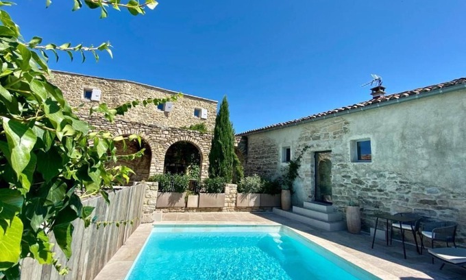 Martignargues House | CHAMBRE LUXE LA TOUR with whirlpool bath and shared heated pool