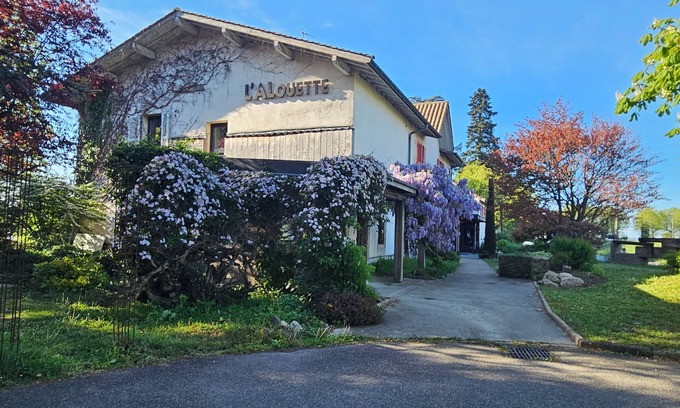 Bonnefamille Bed & Breakfast | Chambre Même pas malle L'Alouette, 20 minutes from the airport.