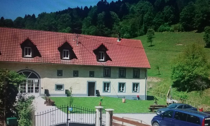 Urbeis Bed & Breakfast | Chambre Mansardée Dans un Ancien Corps de Ferme Rénové Avec Accès Indépendant