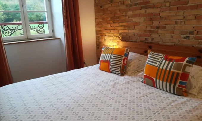 Mortagne-sur-Sevre Bed & Breakfast | Chambre "moulin"