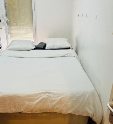 Montereau-Fault-Yonne House | Chambre pinsel
