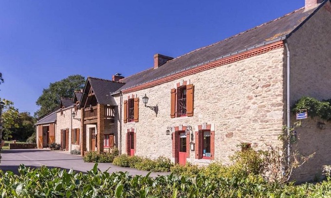 Bouvron Bed & Breakfast | Chambre rustique avec lit king-size, salle de bains privée et petit-déjeuner près de Nantes. - FR-1-306-1250