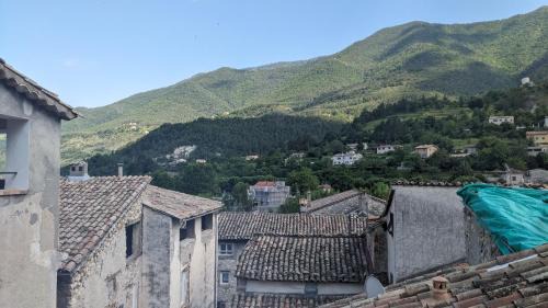 Entrevaux House | chambre salle de bain privée,terrasse avec vue