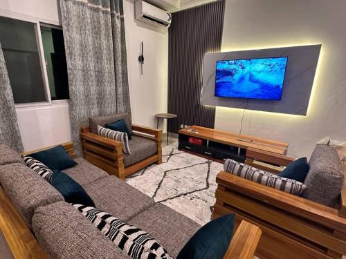 Pointe-Noire Apartment | Chambre salon meublé au Wharf