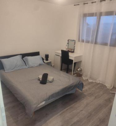 Clonas-sur-Vareze House | Chambre spacieuse #1