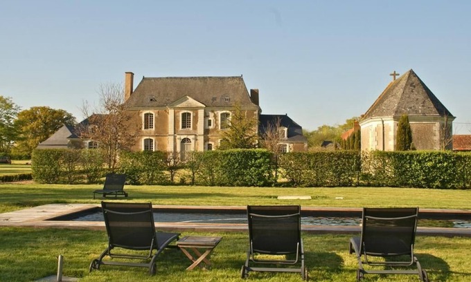 Saint-Laurent-des-Mortiers Bed & Breakfast | Chambres d'hôtes Logis de la Juquaise
