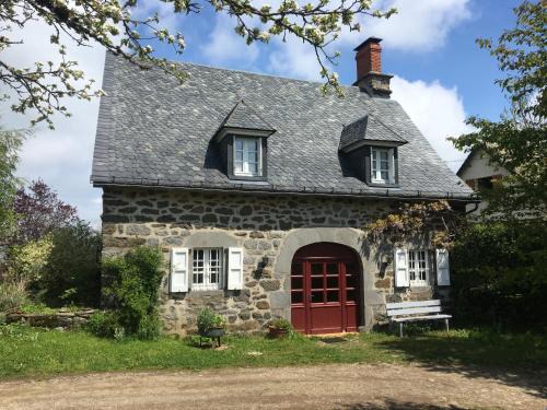 Anglards-de-Salers Bed & Breakfast | Chambres d’hôtes « Les sorbiers »