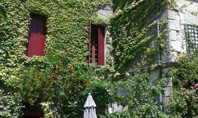 La Courade Bed & Breakfast | Chambres d'hôtes La Cure du Maine Charles