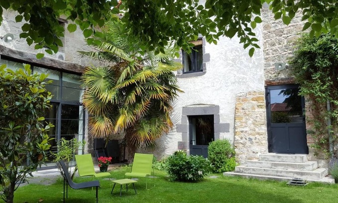 Cournon-dʼAuvergne House | Chambres d'Hotes Altamica