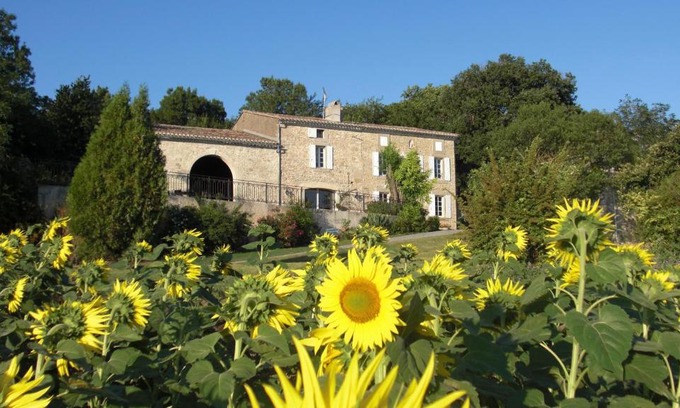 Saint-Martin-Lalande Bed & Breakfast | Chambres d'Hotes Domaine de la Capelle
