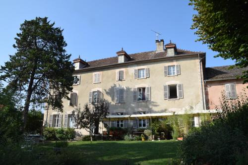 Bouvesse-Quirieu Bed & Breakfast | Chambres et table L' échappée