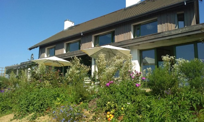 Brochow Bed & Breakfast | Chamedafne w Puszczy Kampinoskiej