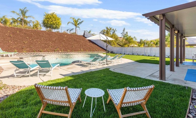 Winchester House | Champagne and Sunshine - Home with Pool & Jacuzzi