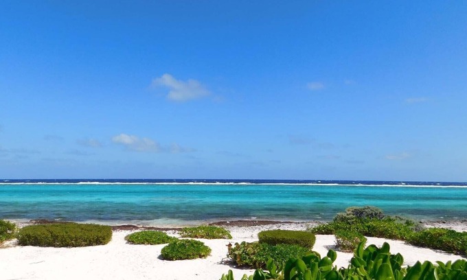 Rum Point Villa | Champagne Sunrise - Beachfront, Sunsets,Snorkel,Swim,Pool, walk to RumPoint
