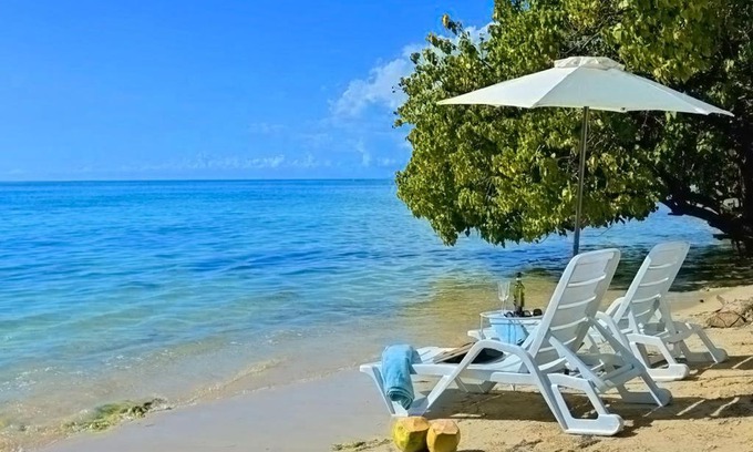 Whitehouse House | Champagne Villa