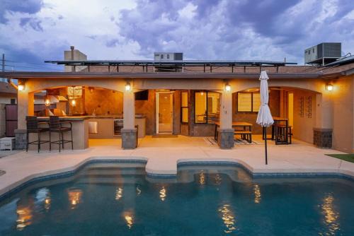 Deer Valley House | Champions Oasis Home - Near the Stadui2007m withPool & Grill