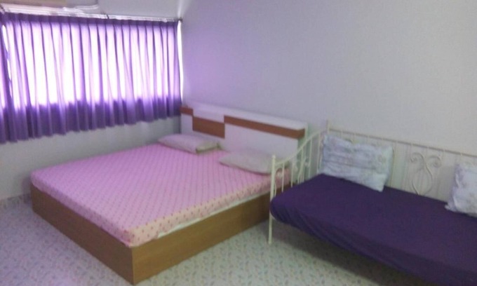 Ban Mai House | Chan Kim Don Mueang Guest House, free parking space and free Wifi.