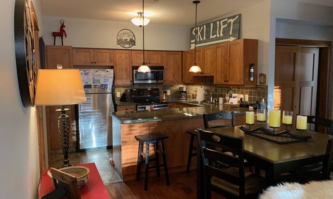 Sun Peaks Condo | Changes in Altitude at Settler’s Crossing-Private Hot tub-Heated Parking