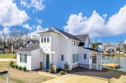 Dadeville House | Changes In Latitude