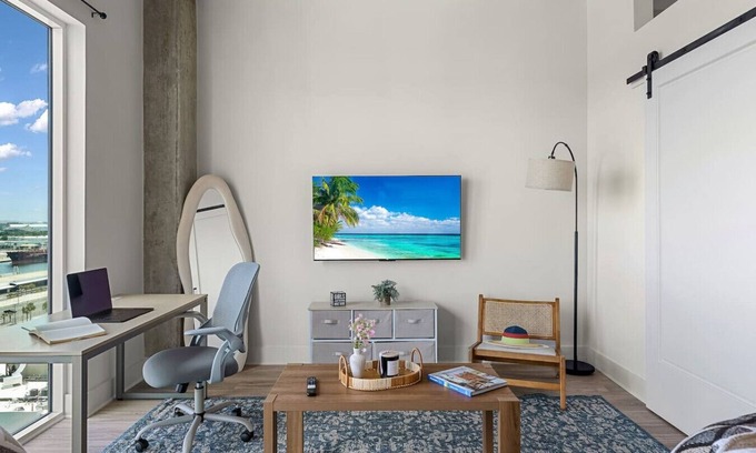 Channel District Apartment | Channelside: Amalie Arena | Convention Center | DT