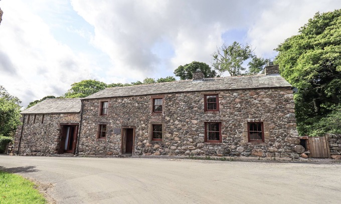 Ennerdale Bridge Cottage | CHAPEL COTTAGE, family friendly, with open fire in Ennerdale