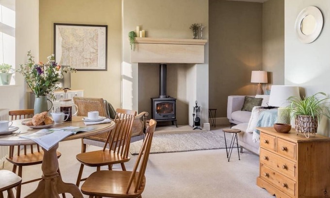 Ogden House | Chapel Cottage - Luxury Country Retreat
