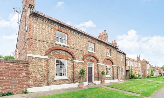 York Cottage | CHAPEL COTTAGE, pet friendly, with open fire in Stillington