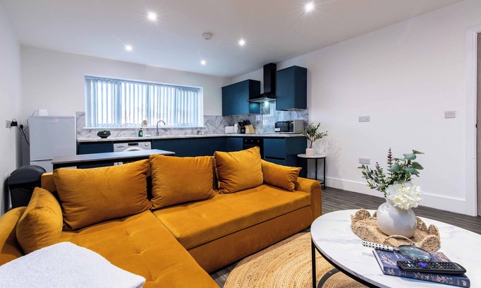 Long Eaton Apartment | Chapel Street Flat 4 - Close to Work & Business Hubs
