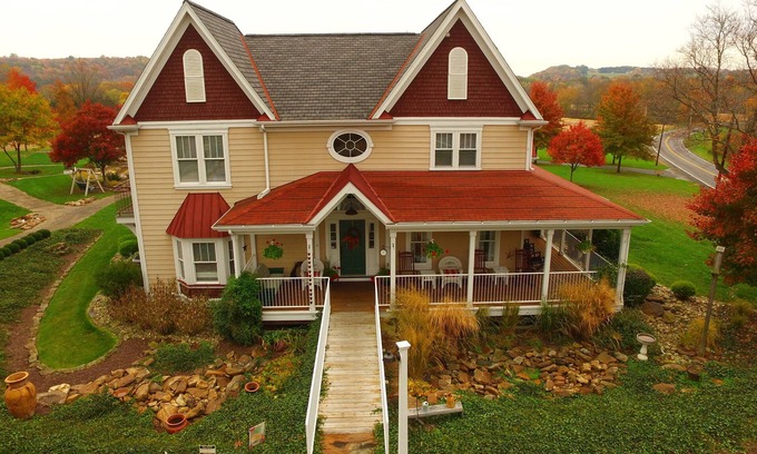 Ellwood City Bed & Breakfast | Chapel Valley Estate bed & breakfast