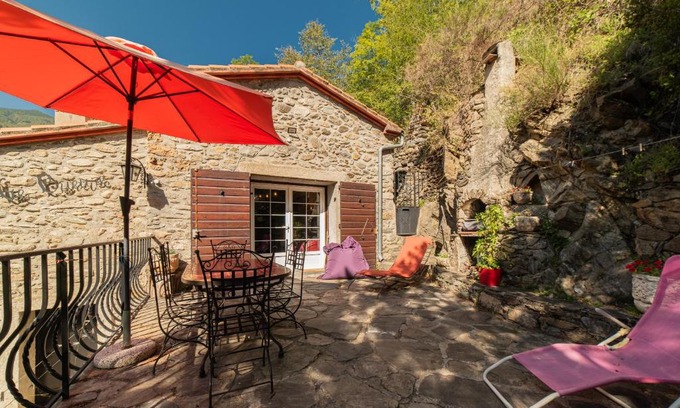 Corsavy House | Chapelle de Léca