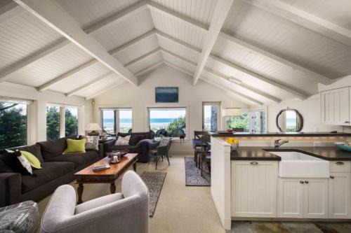 Cannon Beach House | Chapman Cove by AvantStay Gorgeous Beach Bungalow w Sauna