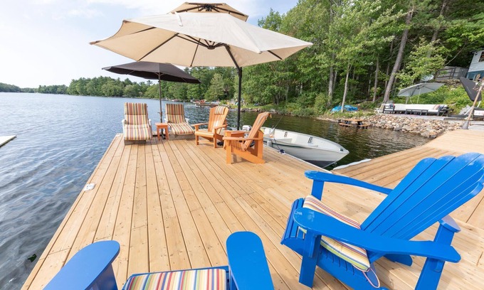 Bala Cottage | Charming cottage & bunkie on Long Lake near Bala! All-day Sun and Sunsets!