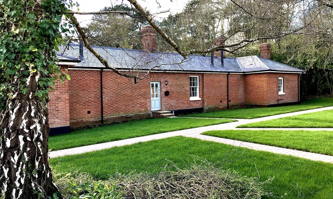 Netley House | Character 1863 Victorian home w/private garden; Located in Royal Park near beach