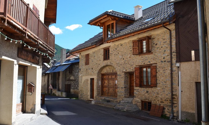 Molines-en-Queyras Apartment | Character apartment, view of mountains in farm house nineteenth rénov