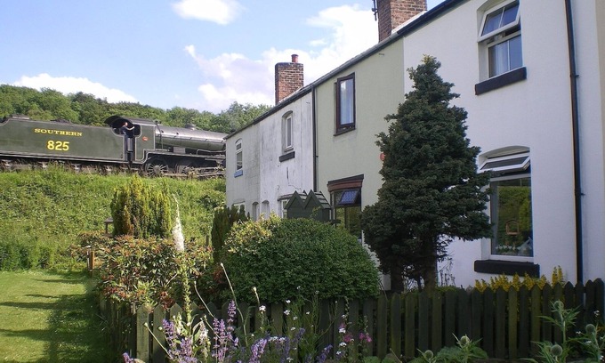 Grosmont Cottage | Character Cottage In Amazing Location Of Steam Trains-check NYMR timetable