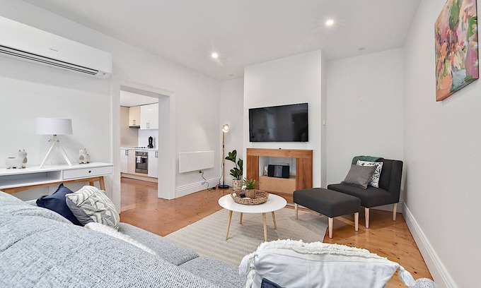 Launceston CBD Cottage | Character cottage on CBD fringe