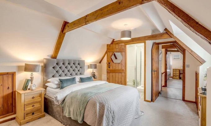 Aldborough House | Character, country 5bed house w/garden & parking