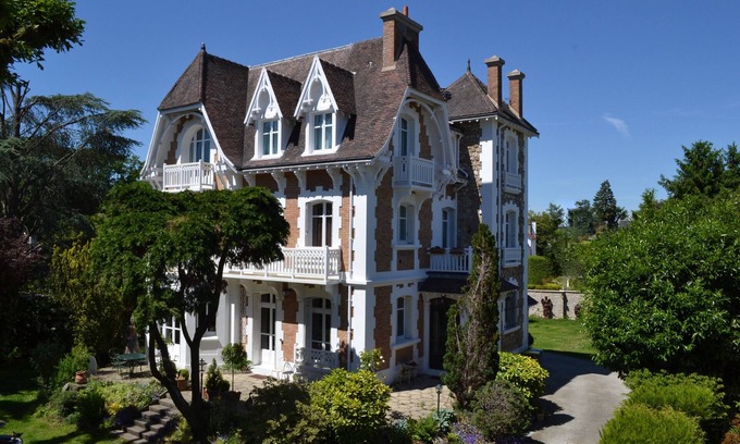 Le Celle-Saint-Cloud Villa | Character villa 8 to 15p, 15 min from Paris-350 m2