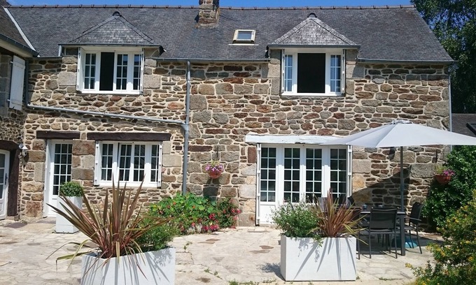 Le Minihic-sur-Rance Cottage | character stone gites