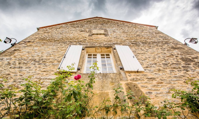 Marquay House | Character gîtes in old farmhouse, swimming pool (6-8personnes) in wooded grounds